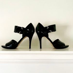 Nine West black patent leather sandal. Size 7.5.